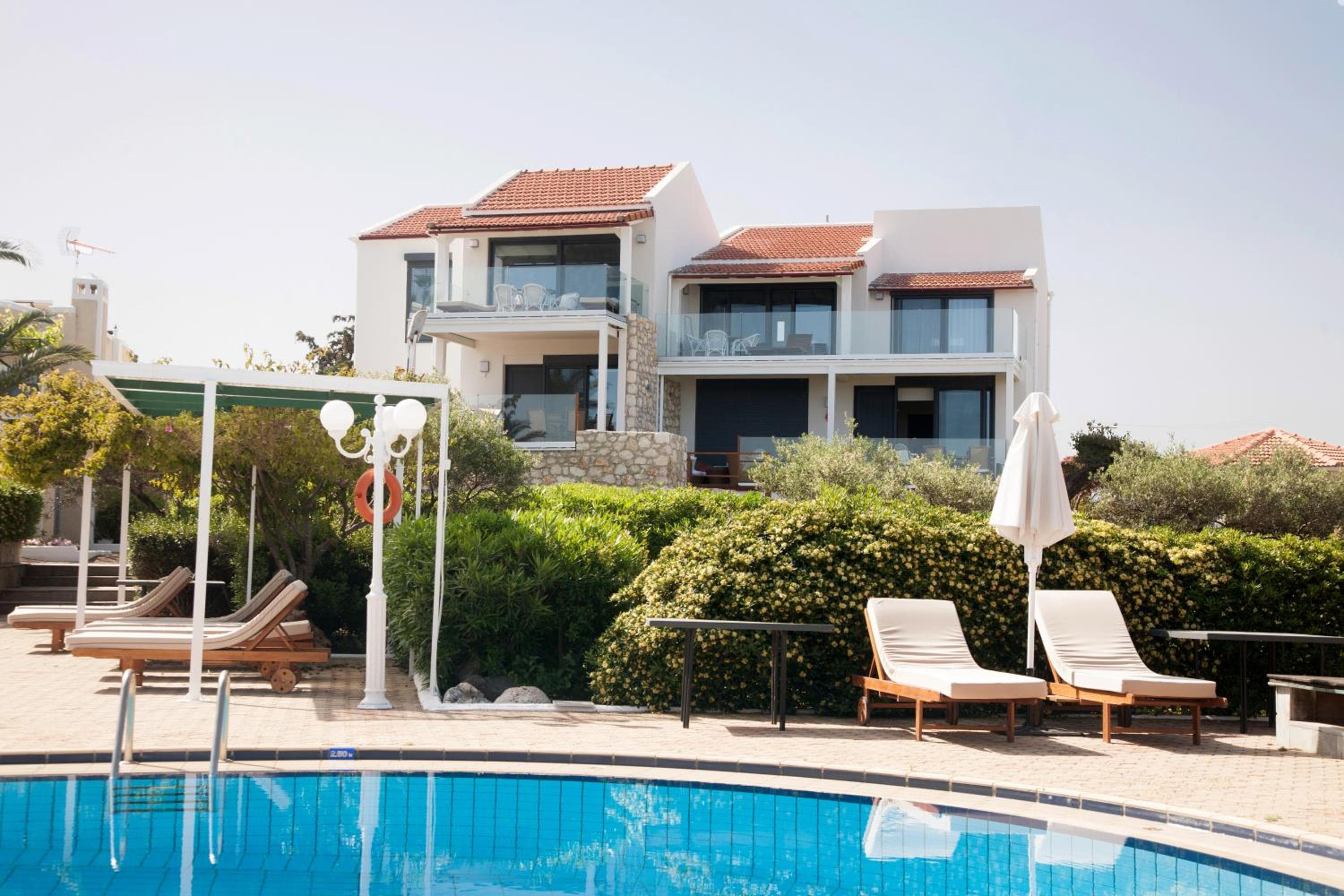 Artemis Village Apartments & Studios, Stavros