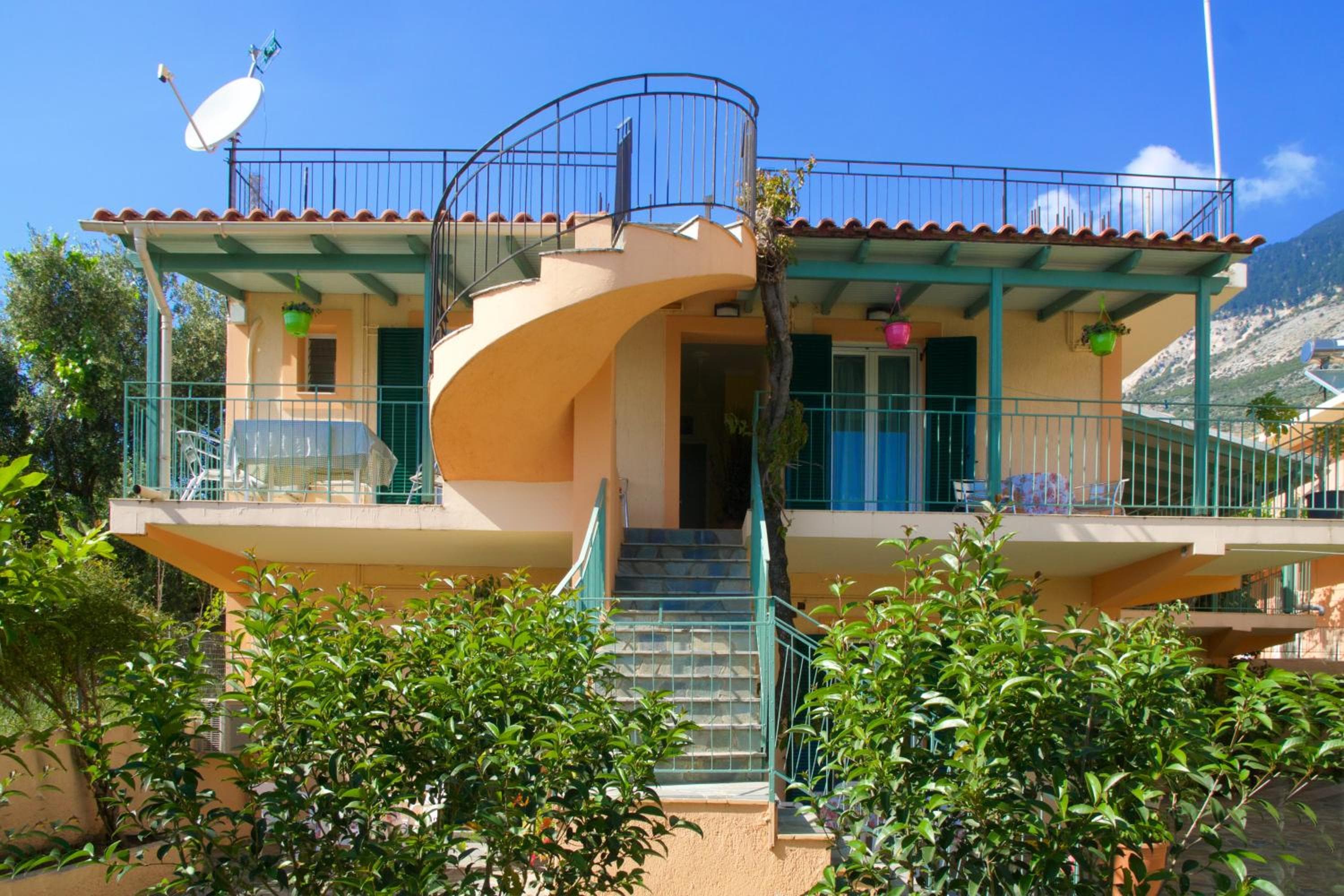 Maria Apartments, Lourdhata