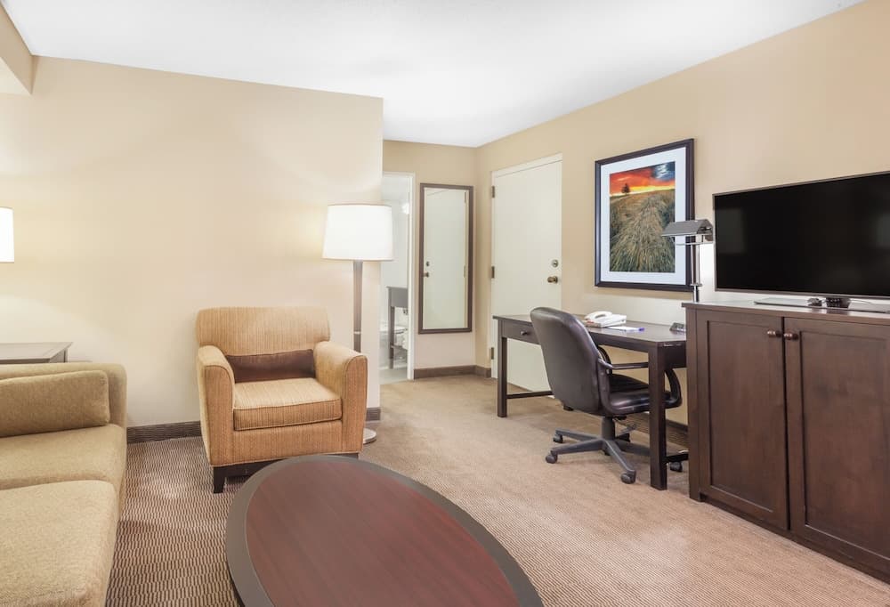 Mira Holdings, Red Deer, photo 3
