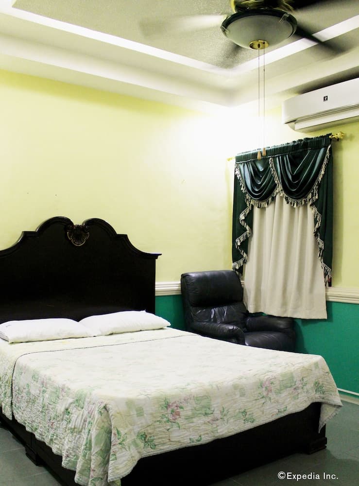 Kokomo's Suites Hotel, Angeles City, photo 4