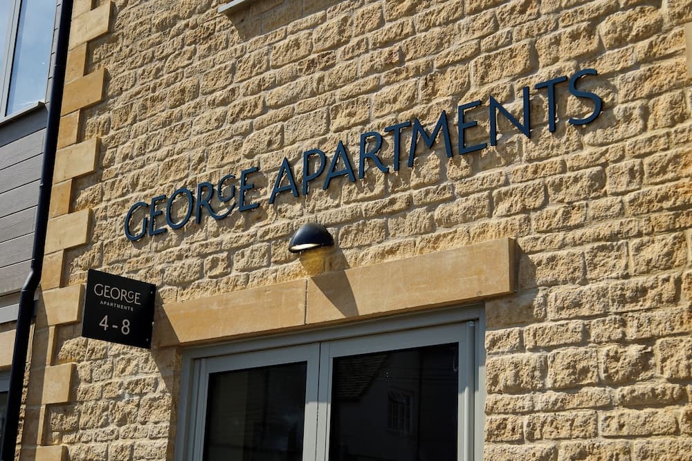 George Apartments, Broadway