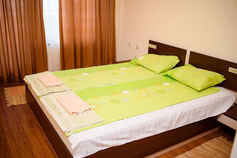 Sea View Rental Front Beach, Golden Sands, photo 4
