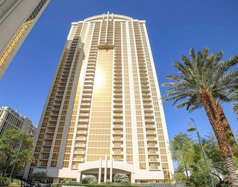 Premium Suite w/balcony at The Signature, Las Vegas