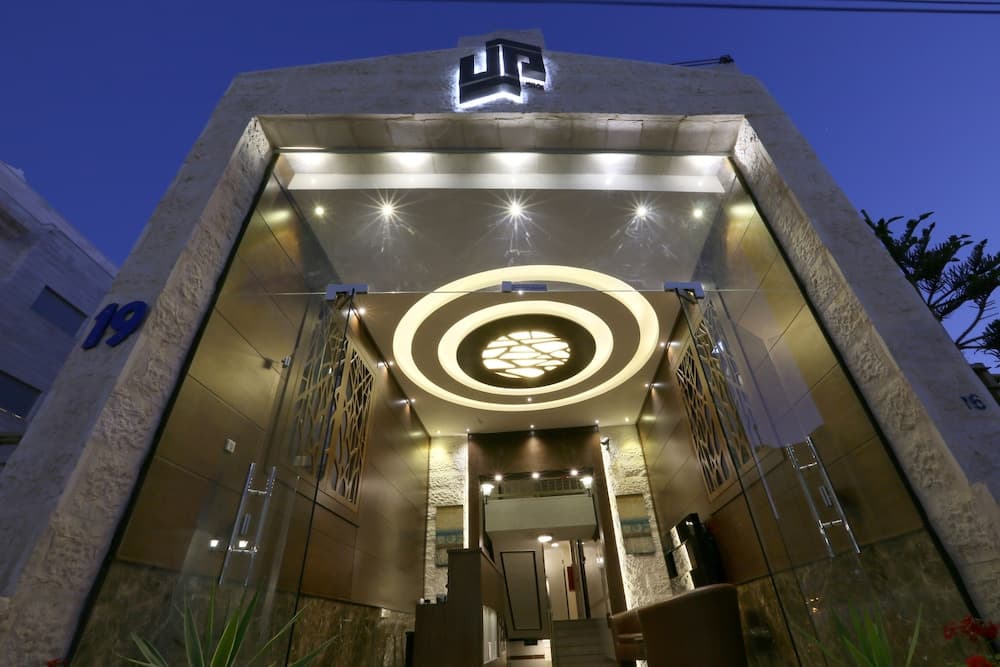 Uptown Modern Furnished Apartments, Amman
