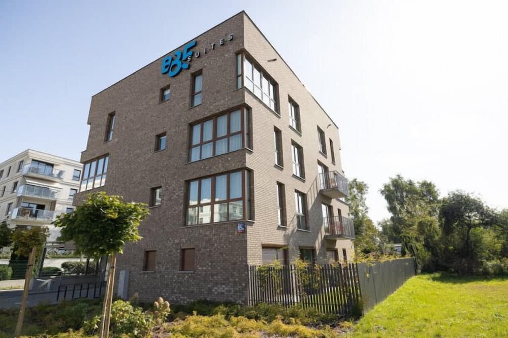 B85 Suites, Warsaw