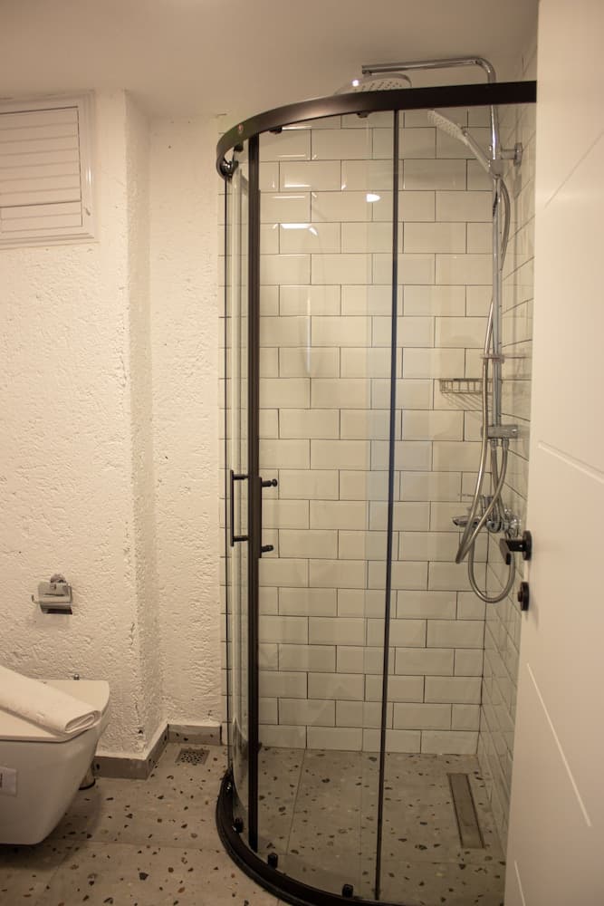 Bathroom at Aloha Suites Mediterranean