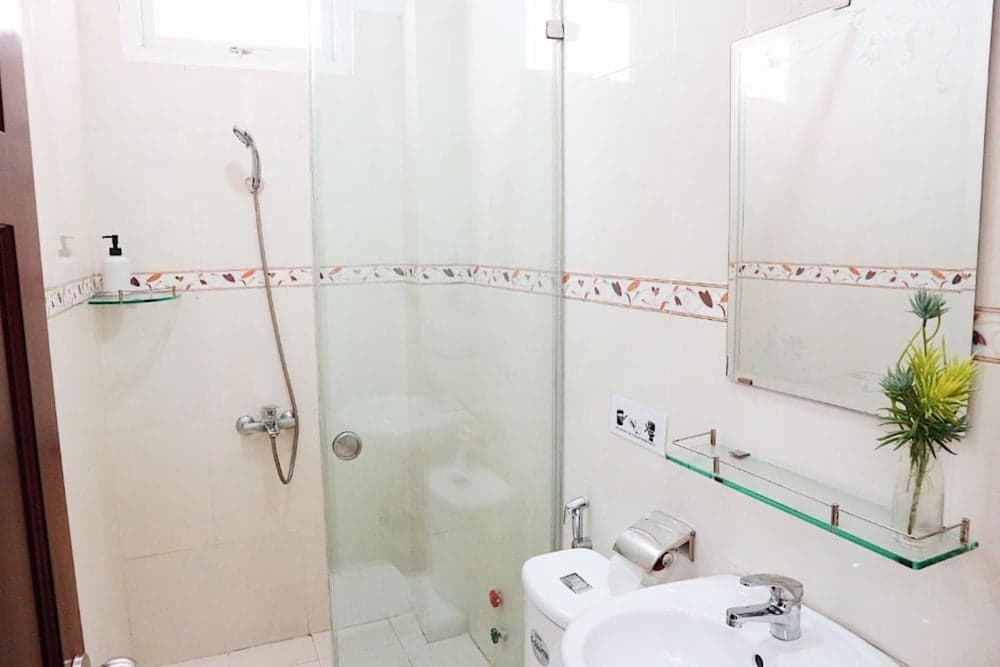 Bathroom at M-H Apartment Hotel