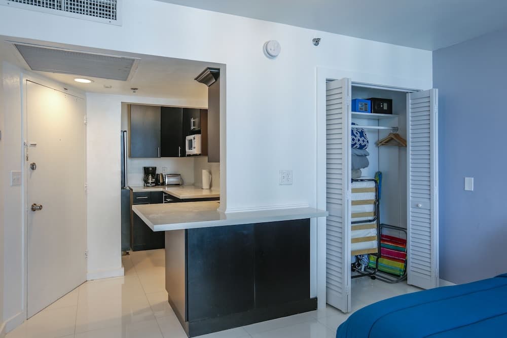 Castle Beach Suites by MiaRentals, Miami Beach, photo 4
