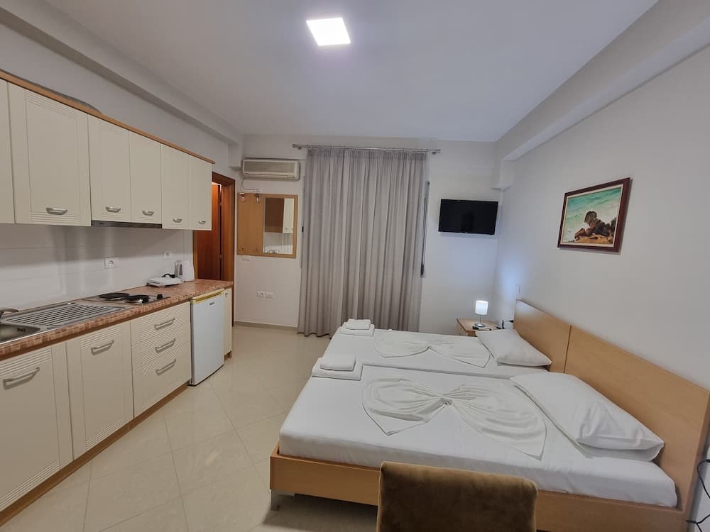 Thoma's K Studios, Vlorë, photo 5
