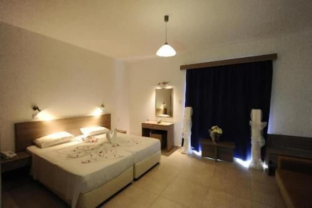 Cosmelenia Hotel Apartments, Ayia Napa, photo 3