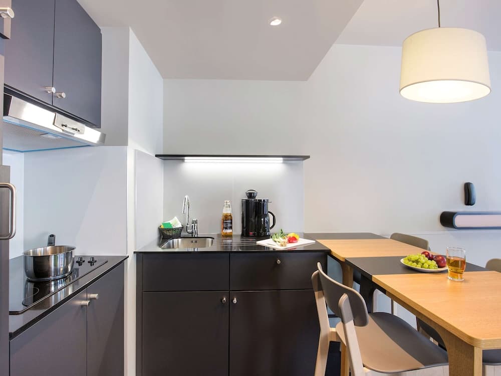 Kitchen at Aparthotel Adagio Access Colombes La Défense