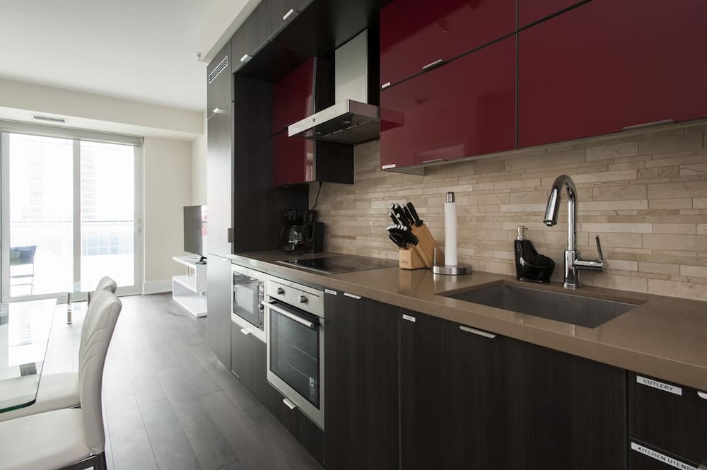 Velvet Stays – CN Tower and Convention Center, Toronto, photo 4
