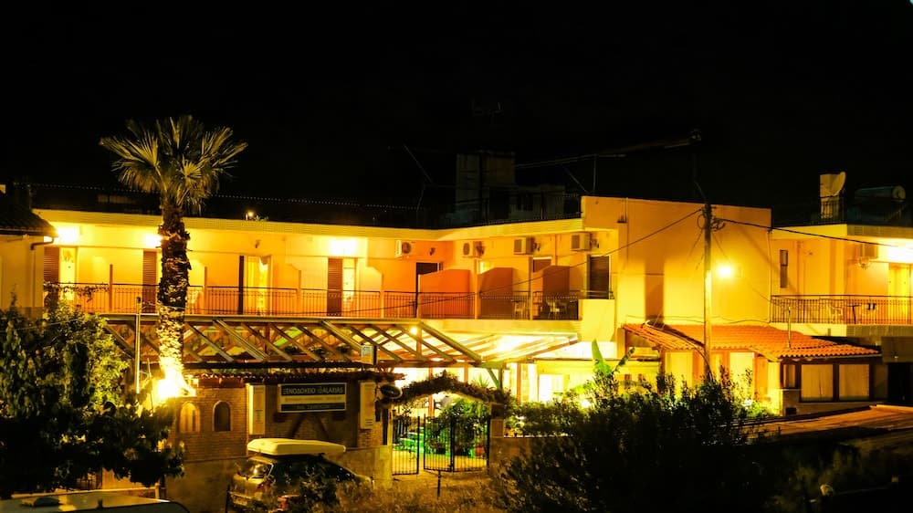 Hotel Galaxias, Delphi