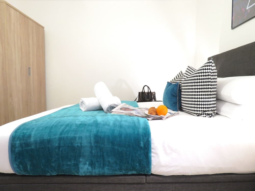 Tudors eSuite Grand Central Aparthotel, Birmingham, photo 5