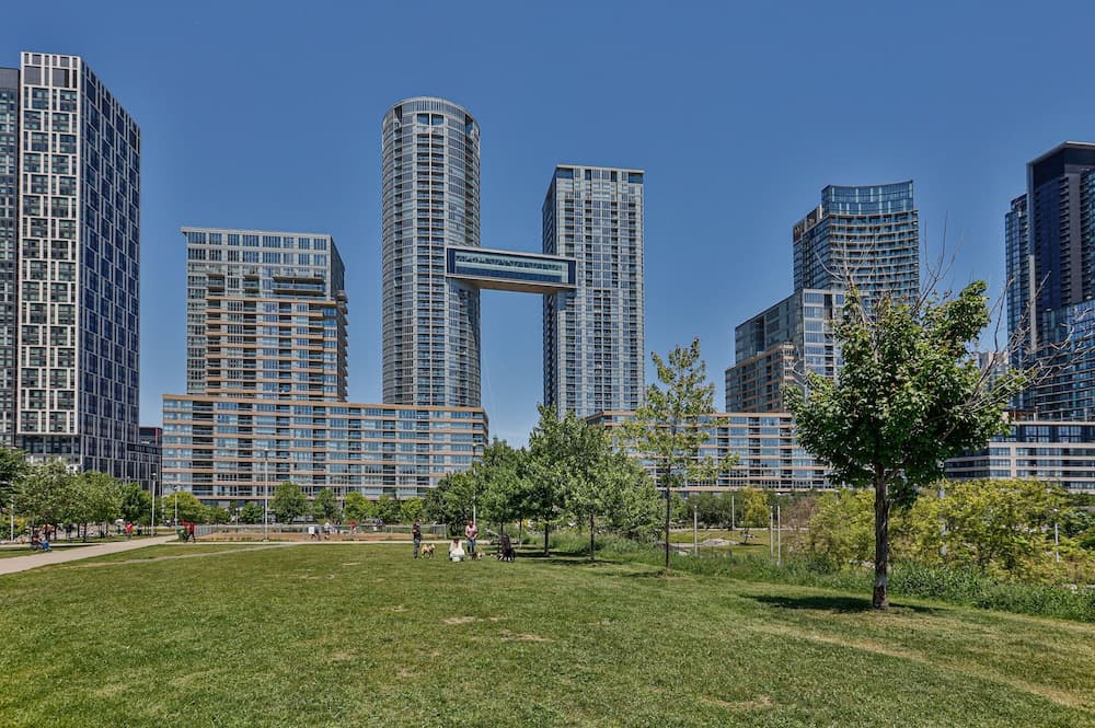 Elegant Downtown Apartments, Toronto