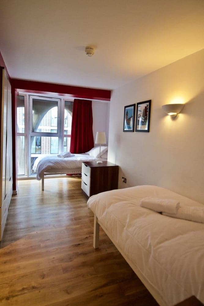 Hotel room at 62-66 Farringdon by condokeeper