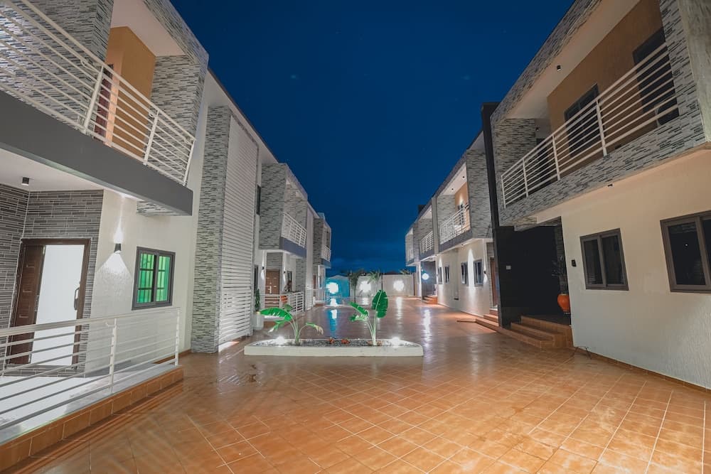 PLATINUM PLUS APARTMENTS, Oshiyie