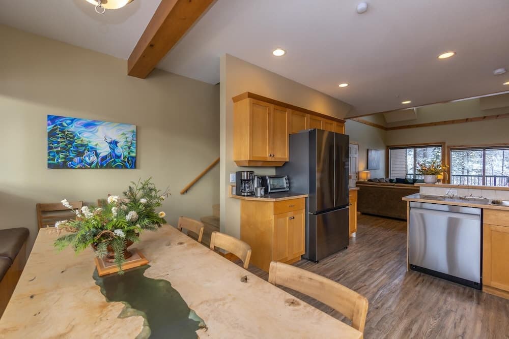 The Super Condo by Simply Kimberley, Kimberley