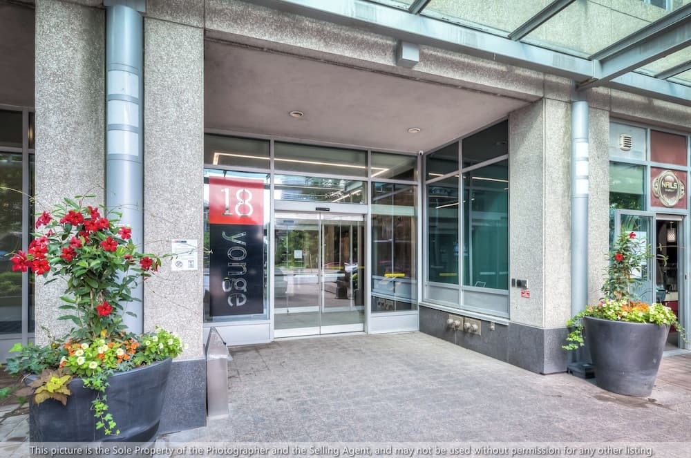 Rivetstays - The Yonge Grand Suites, photo 5