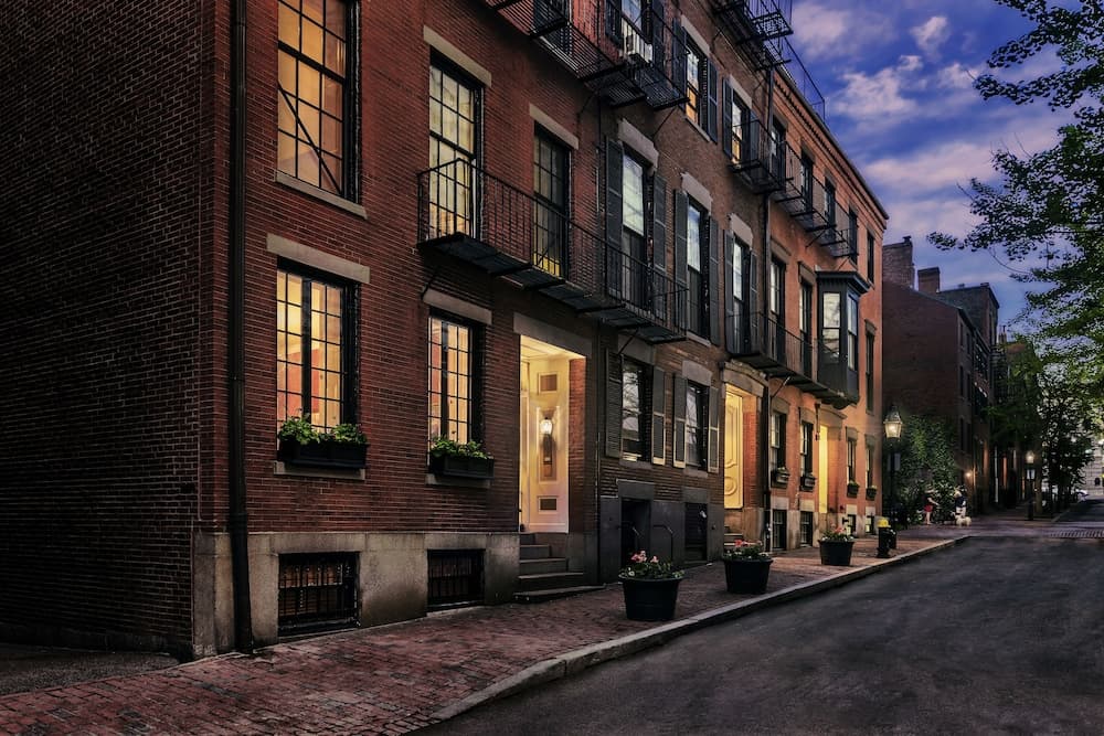 Maverick Suites at 40 Temple St, Boston