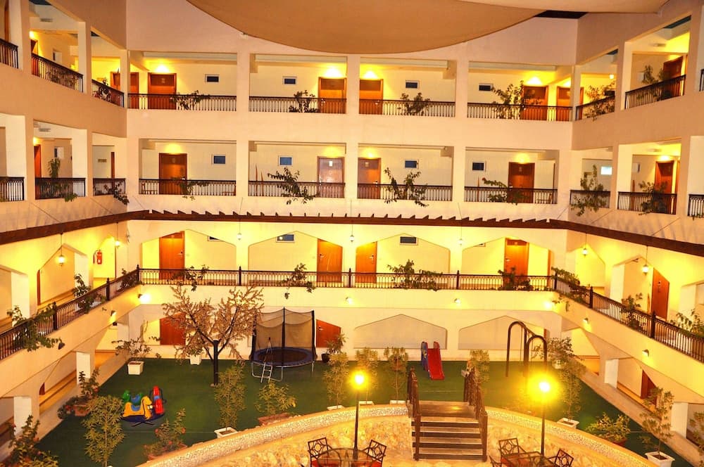 Crystal Suites, Muscat