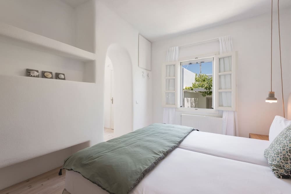 Michael Zeppos Studios, Naousa, Paros