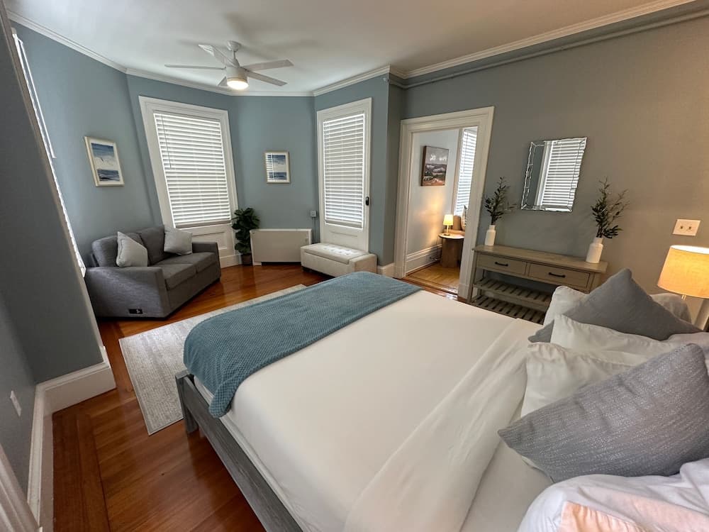 Entire Charming Victorian Home Downtown Newport, Newport, photo 6