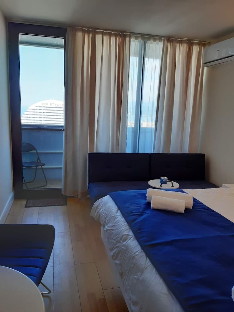 Apartment with view of the sea and city, Batumi, photo 3