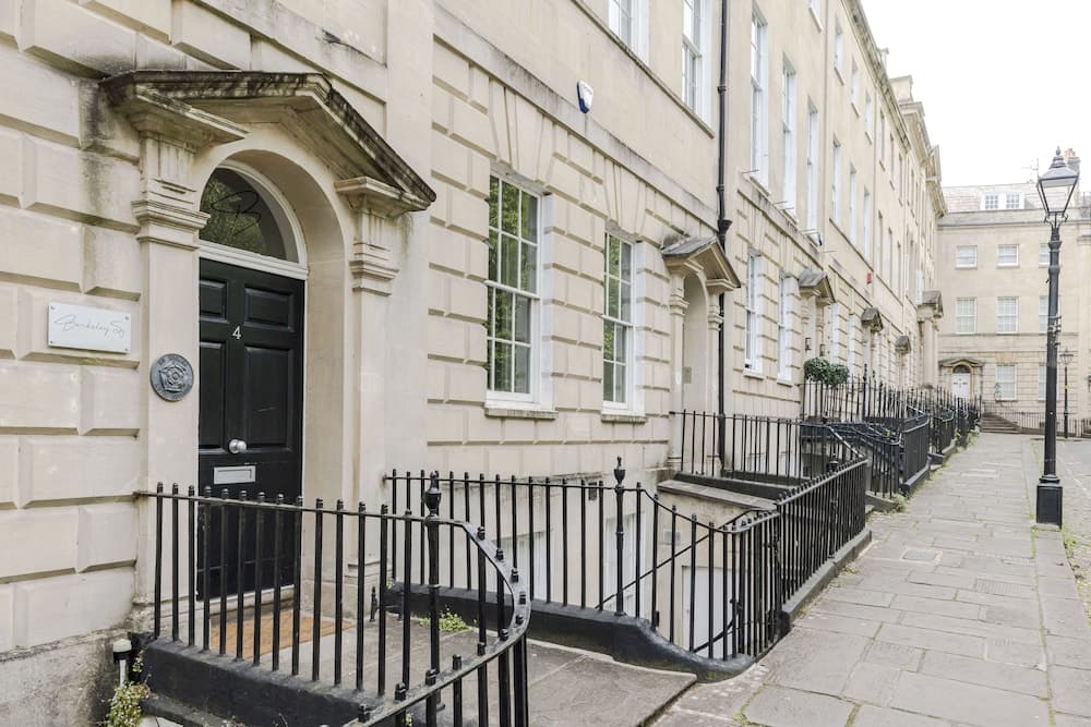 4 Berkeley Sq - YourApartment, Bristol