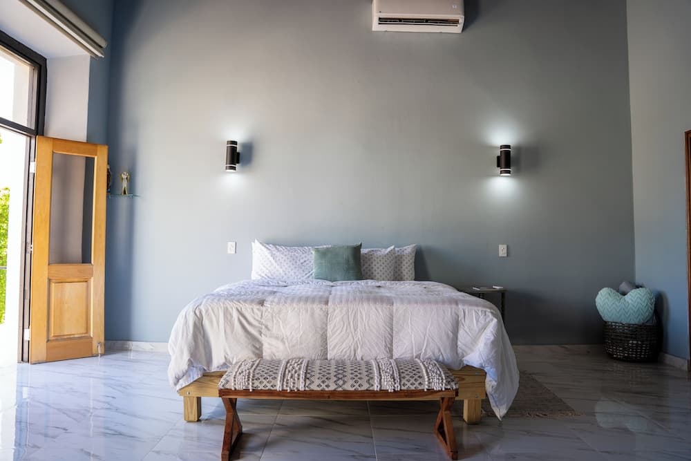 Hugo's Rental, San Juan, photo 2