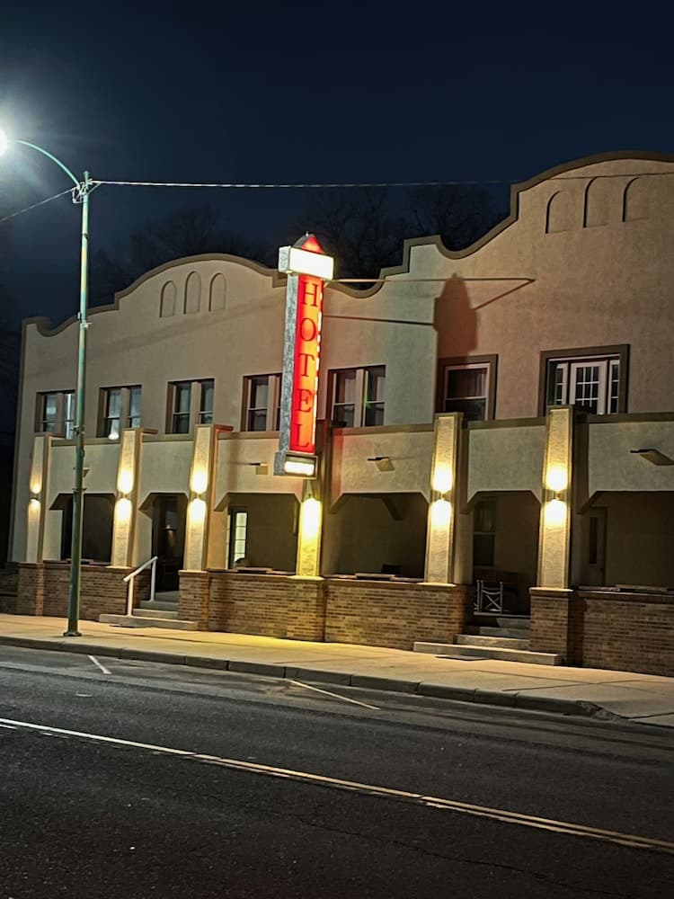 Burge Hotel, Holyoke