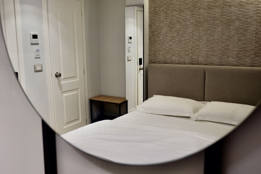 D-Rooms, Tirana
