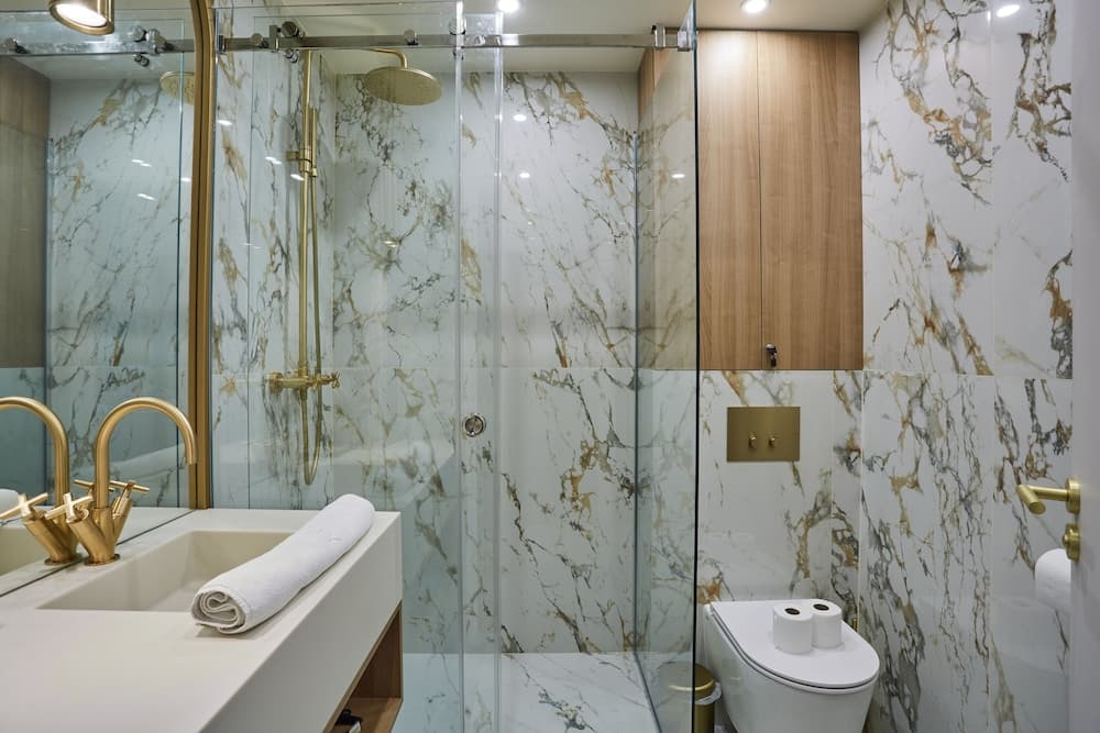 Bathroom at Apart Hotel Centre de Paris by Studio prestige