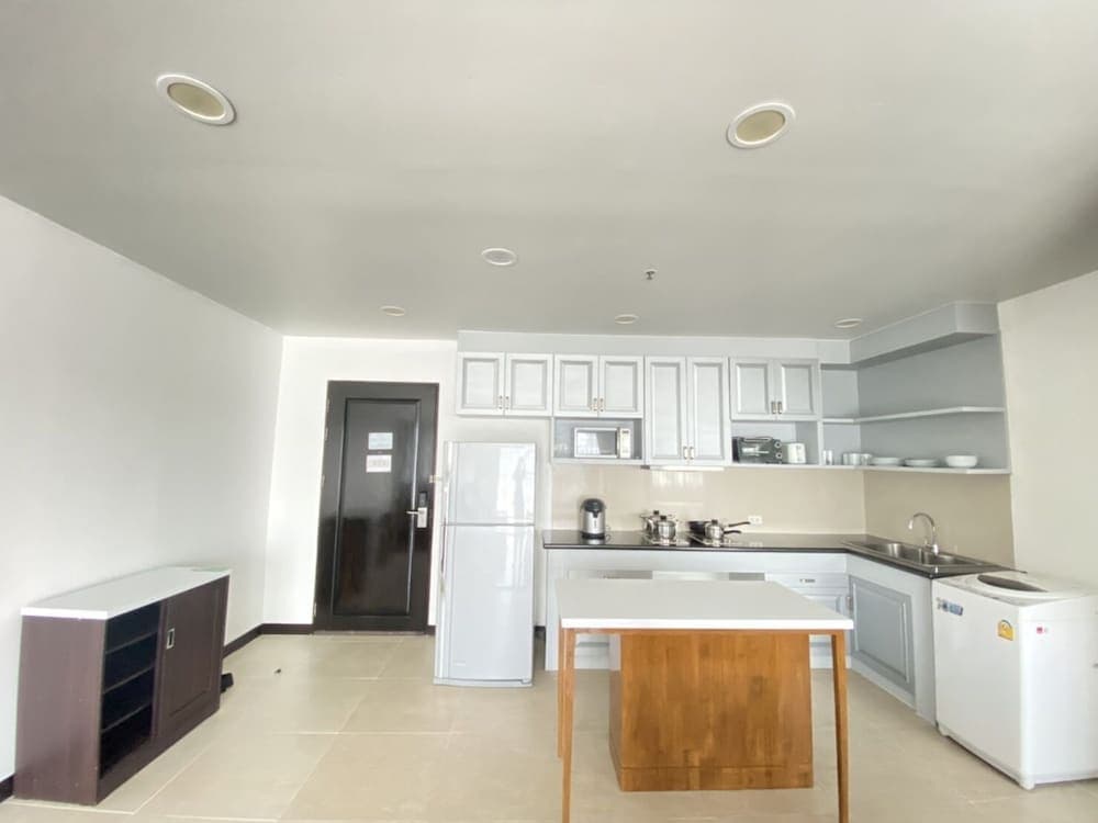 J - Town Serviced Apartments, Si Racha, photo 4