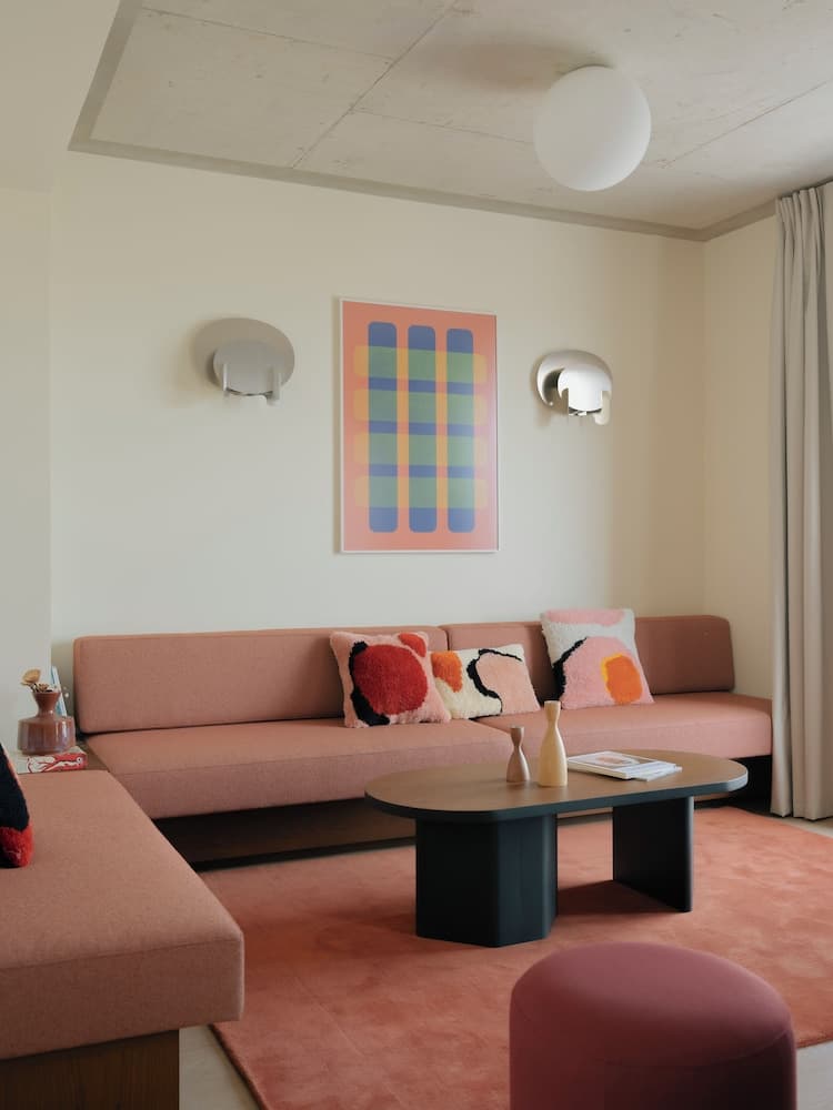 Edgar Suites - Église, Paris