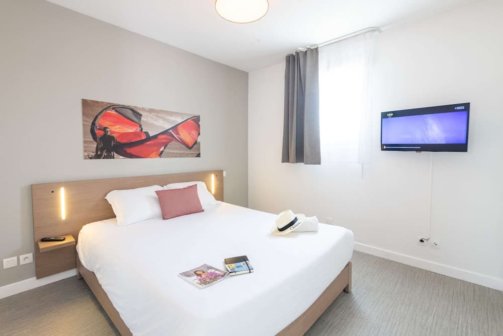 Hotel room at Comfort Aparthotel Cannes Mandelieu