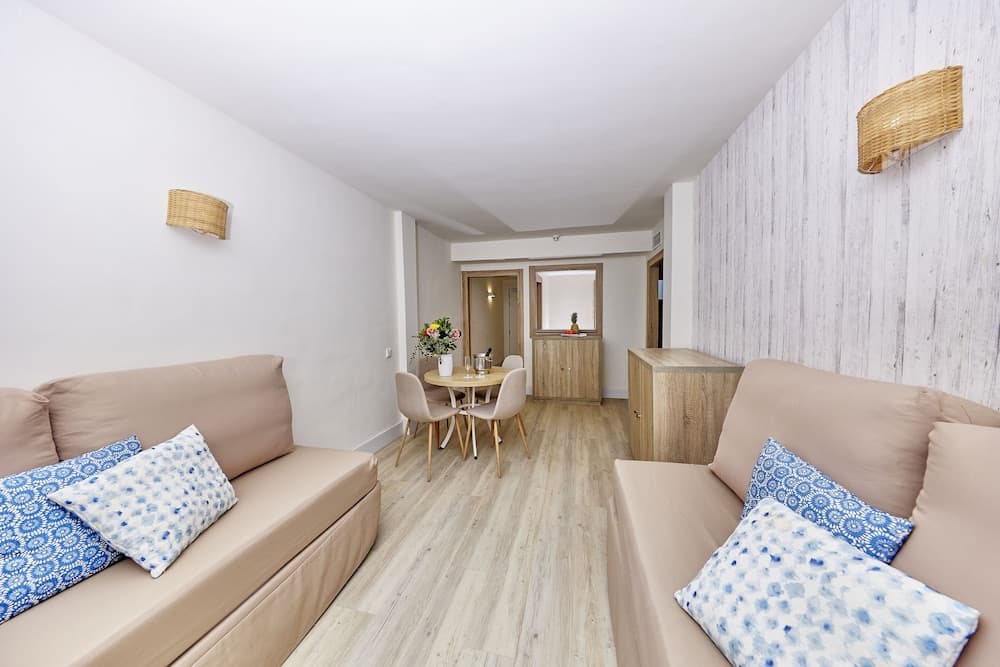 Leonardo Royal Suites Ibiza Santa Eulalia, Santa Eulalia del Rio, photo 4