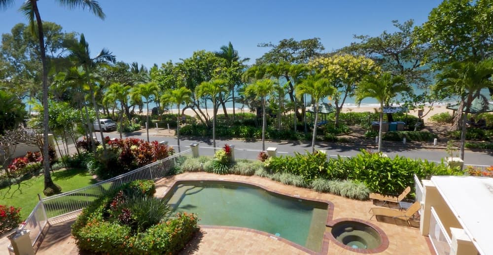 On the Beach Holiday Apartments, Trinity Beach