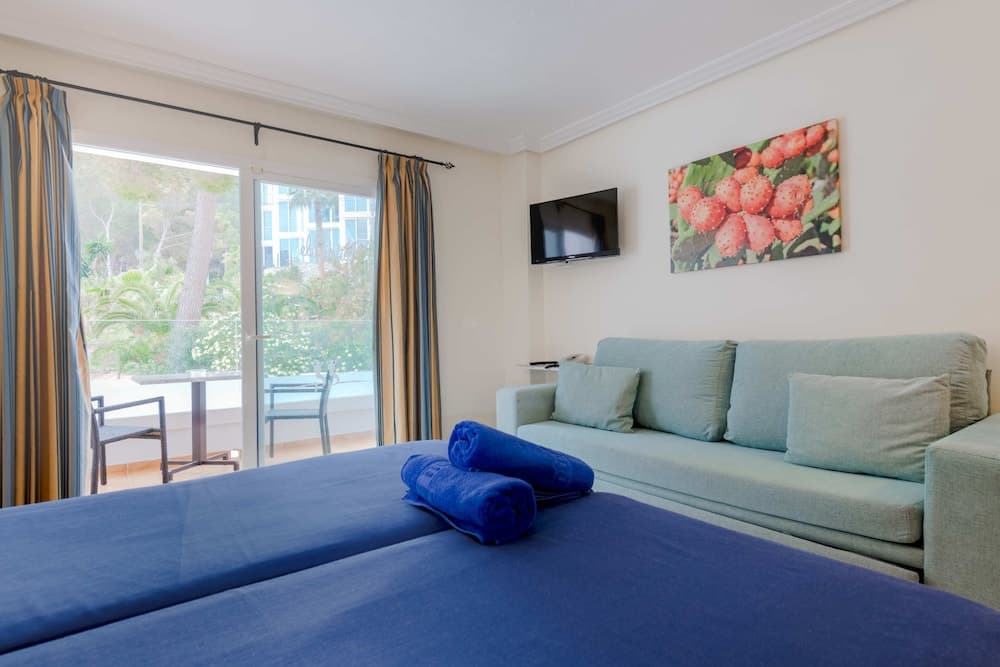 Hotel Apartamentos El Pinar, Santa Eulalia del Río, photo 4