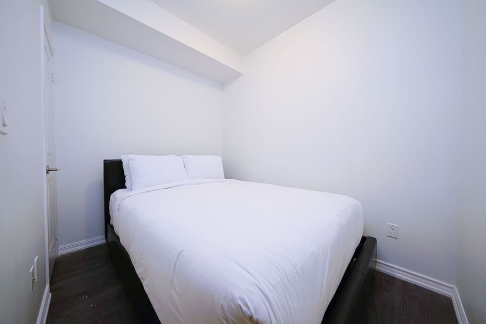 RivetStays - The Adelaide Suites, Toronto, photo 3