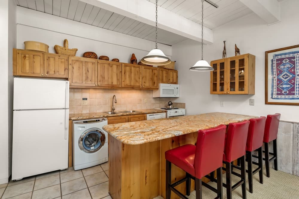Chateau Chaumont & Dumont Condominiums by Frias, Aspen, photo 5