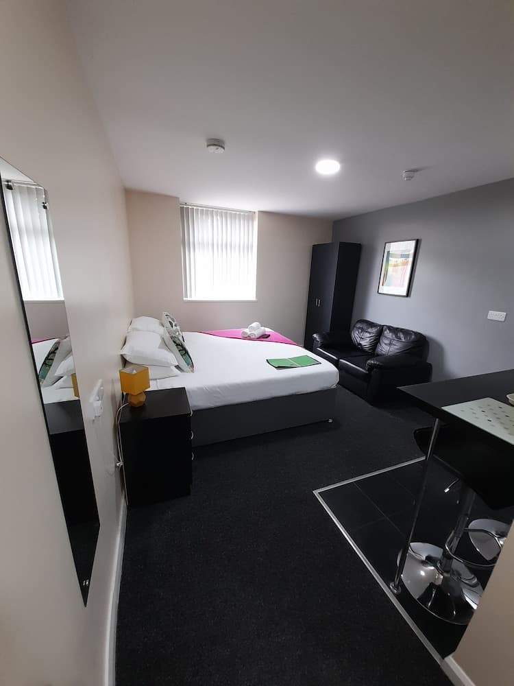 Lymedale Suites, Newcastle-Under-Lyme, photo 3