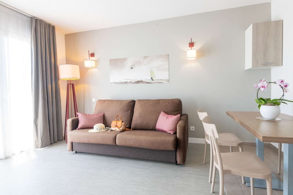 Hotel room at Comfort Aparthotel Cannes Mandelieu