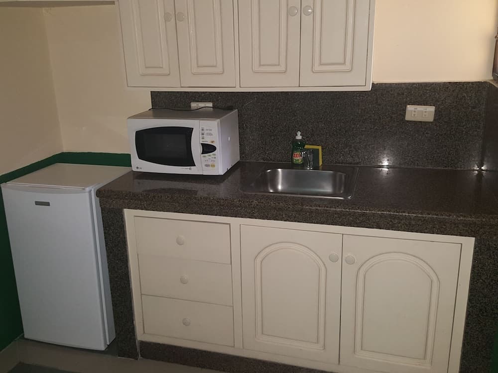 Kokomo's Suites Hotel, Angeles City, photo 3