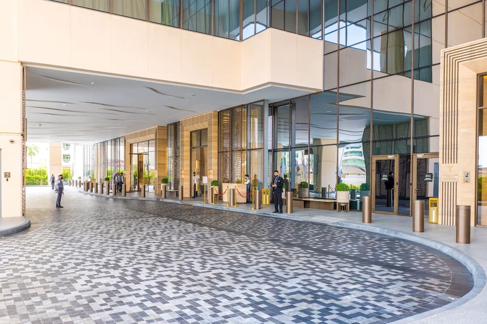 Ultra Luxury Palm Tower with Shared Hotel Facilities, Dubai, photo 4
