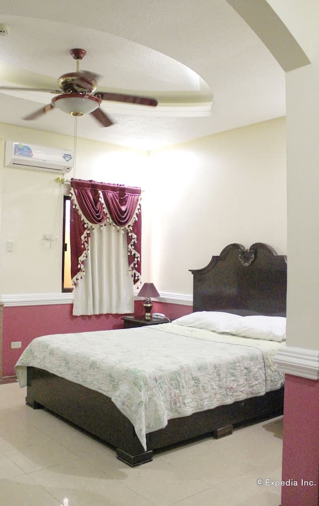 Kokomo's Suites Hotel, Angeles City, photo 6