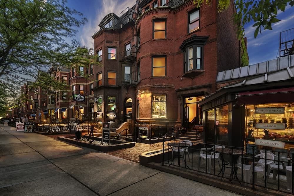 Maverick Suites at 245 Newbury St, Boston