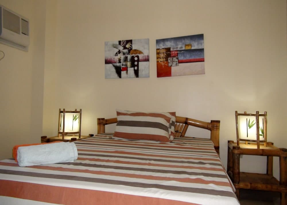 Squares Cafe and Apartments, Puerto Galera, photo 6