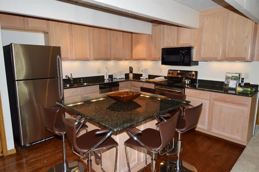 Chateau Chaumont & Dumont Condominiums by Frias, Aspen, photo 3
