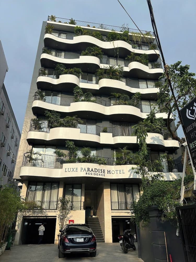 Luxe Paradise Suites Hotel  To Ngoc Van, Hanoi